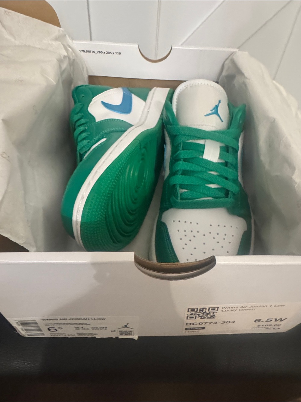 Women’s Nike Air Jordan 1 Low ‘Lucky Green’ New in Box - Picture 2 of 7